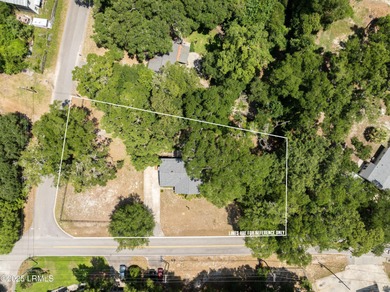 Welcome home to this turnkey 3-bedroom, 2-bath home, 2 miles - photo 2