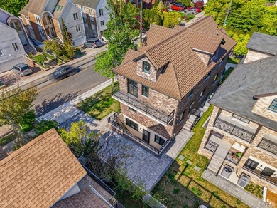 This exquisite corner-lot residence in prime Bayside features a - photo 42