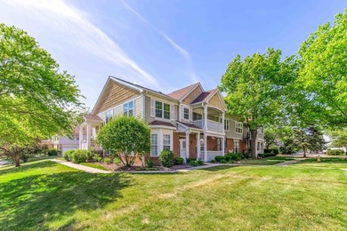 Welcome to this exceptional three-bedroom, 2.1-bath end-unit - photo 2