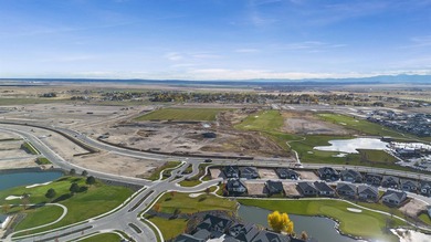 Welcome to The Alder at Valor, where modern design meets the - photo 42
