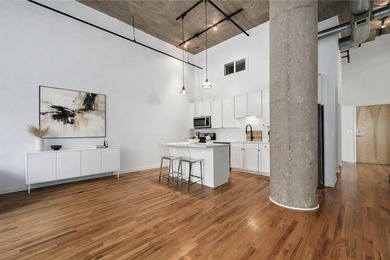 Discover this beautiful 2 BR/2 Bath split bedroom condo in River