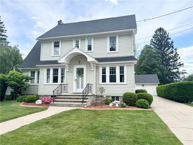 Welcome to this spacious and well-maintained home offering 1,814 - photo 1