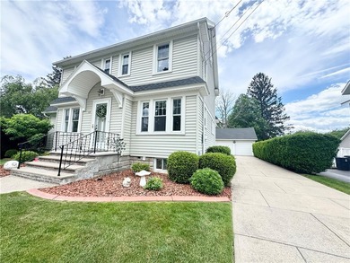 Welcome to this spacious and well-maintained home offering 1,814 - photo 2