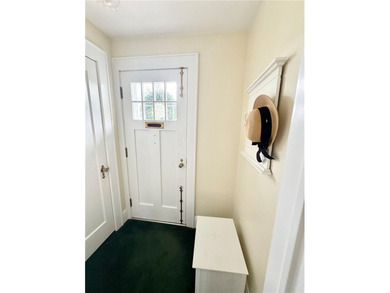 Welcome to this spacious and well-maintained home offering 1,814 - photo 3
