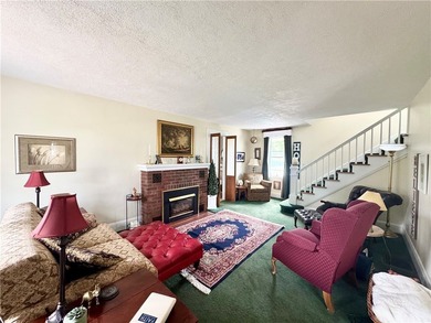 Welcome to this spacious and well-maintained home offering 1,814 - photo 5