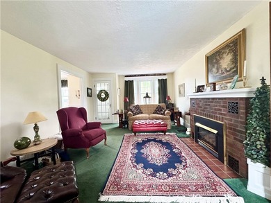 Welcome to this spacious and well-maintained home offering 1,814 - photo 6