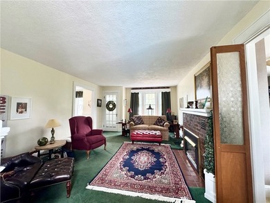 Welcome to this spacious and well-maintained home offering 1,814 - photo 7