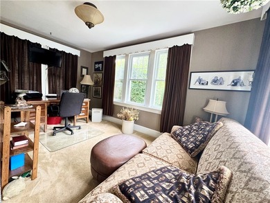 Welcome to this spacious and well-maintained home offering 1,814 - photo 9
