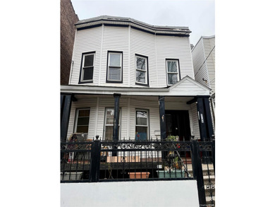 Your perfect opportunity to own a spacious, fully detached, 2 - photo 1