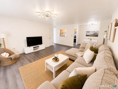 Move right into this beautifully updated 1-bedroom, 1-bath condo - photo 3
