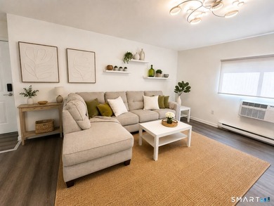 Move right into this beautifully updated 1-bedroom, 1-bath condo - photo 5