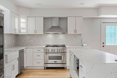 Welcome to 1457 W 52nd, a beautifully renovated 3-bedroom, 3 - photo 12