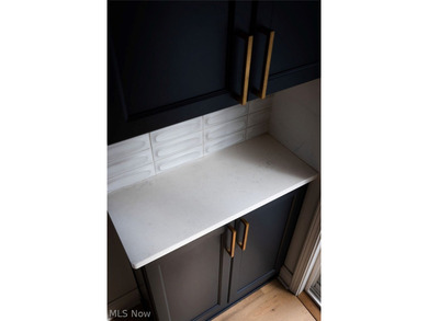 Welcome to 1457 W 52nd, a beautifully renovated 3-bedroom, 3 - photo 16