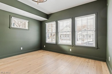 Welcome to 1457 W 52nd, a beautifully renovated 3-bedroom, 3 - photo 17