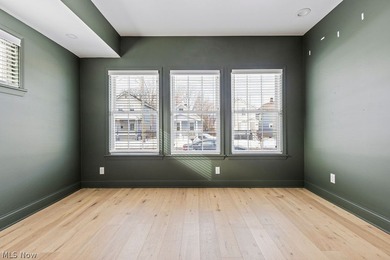 Welcome to 1457 W 52nd, a beautifully renovated 3-bedroom, 3 - photo 18
