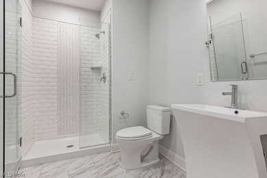 Welcome to 1457 W 52nd, a beautifully renovated 3-bedroom, 3 - photo 21