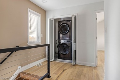 Welcome to 1457 W 52nd, a beautifully renovated 3-bedroom, 3 - photo 23