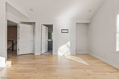 Welcome to 1457 W 52nd, a beautifully renovated 3-bedroom, 3 - photo 25