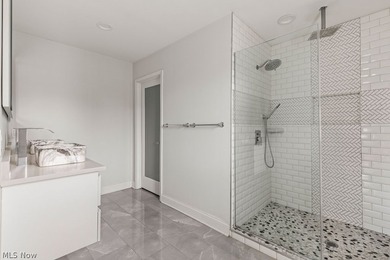 Welcome to 1457 W 52nd, a beautifully renovated 3-bedroom, 3 - photo 28