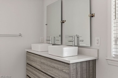 Welcome to 1457 W 52nd, a beautifully renovated 3-bedroom, 3 - photo 35