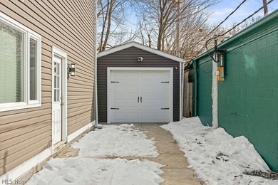 Welcome to 1457 W 52nd, a beautifully renovated 3-bedroom, 3 - photo 37