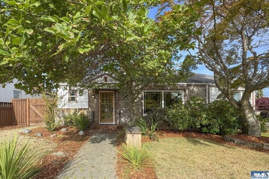 Strait Juan de Fuca  Home Active Under Contract in Port Angeles Washington