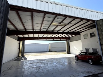 Protect your plane in this fantastic airplane hangar at Destin - photo 1