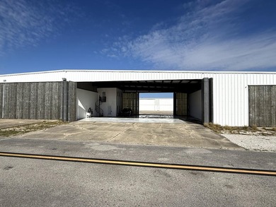 Protect your plane in this fantastic airplane hangar at Destin - photo 2