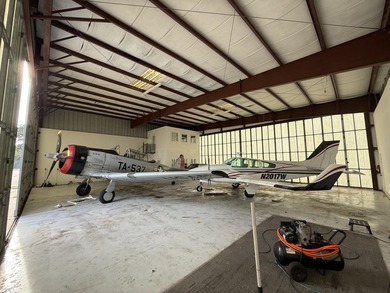 Protect your plane in this fantastic airplane hangar at Destin - photo 4