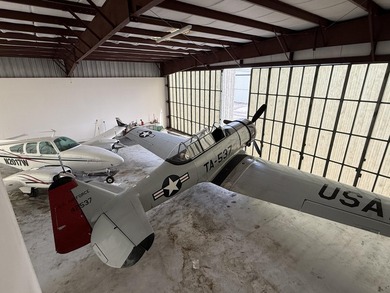 Protect your plane in this fantastic airplane hangar at Destin - photo 8