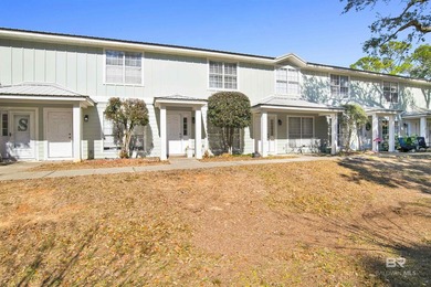 East Park Place Unit 6 is a well-maintained 2-bedroom, 1.5-bath - photo 1