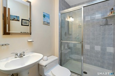 Welcome to Bishop Meadows, one of Stamford's most desirable - photo 8