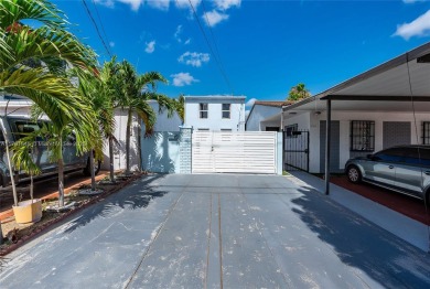 Lake Townhome/Townhouse For Sale in Hialeah, Florida