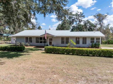 Lake Home ActiveUnderContr in Pinetta, Florida