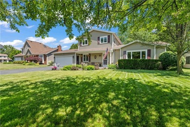Meticulously maintained 4 bedroom and 2.5 bath split-level in - photo 2