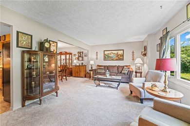 Meticulously maintained 4 bedroom and 2.5 bath split-level in - photo 3