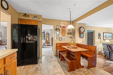 Meticulously maintained 4 bedroom and 2.5 bath split-level in - photo 10