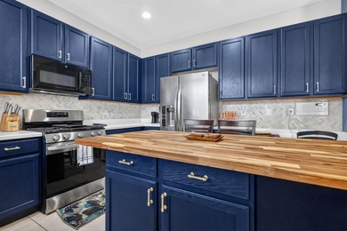 Great home in a beautiful gated community with lake views! - photo 19