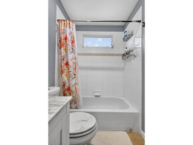 Great home in a beautiful gated community with lake views! - photo 42