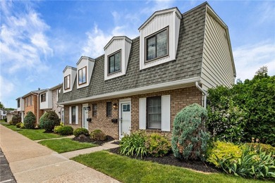 Brighton welcomes you home to this beautifully updated end-unit - photo 4
