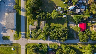 Unique opportunity to own a secluded property in the heart of - photo 15