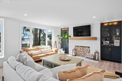 Experience the pinnacle of lakefront luxury at 852 Northshore - photo 2