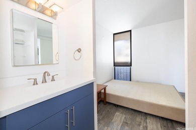 Opportunity knocks with this 2-bedroom, 1-bathroom condo in the - photo 15