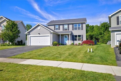 Welcome to this beautifully updated 3-bedroom, 2.5-bath - photo 3