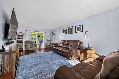 Welcome to this beautifully updated 3-bedroom, 2.5-bath - photo 4