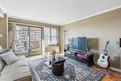 Welcome to this one-bedroom mid-size apartment at The Versailles - photo 5