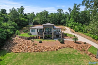 Lake Home For Sale in Guntersville, Alabama