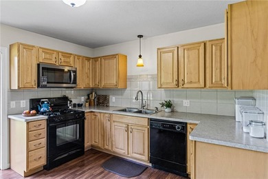 Open Houses: Wed 7/8 | 5-6:30 PM & Sat 7/11 | 11:00 AM-12:30 PM - photo 6