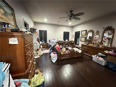Discover the potential of this spacious 4-bedroom, 4-bath home - photo 12