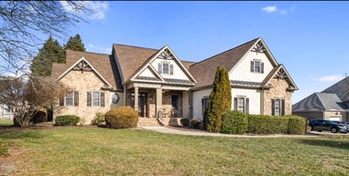 *MOVE-IN-READY, FULLY FURNISHED * Step into this meticulously